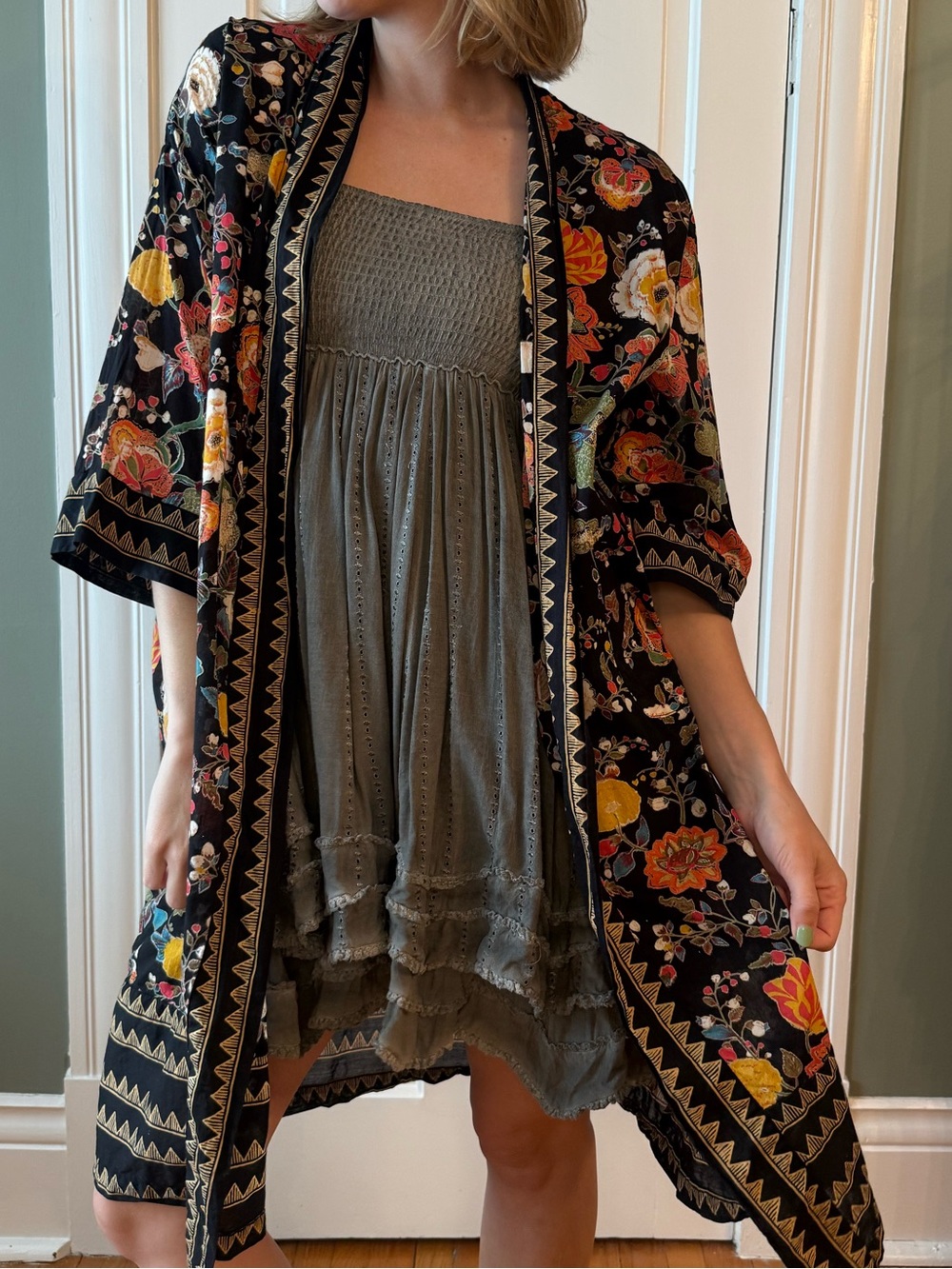 Black Floral Embroidered Kimono - Picture 2 of 5
